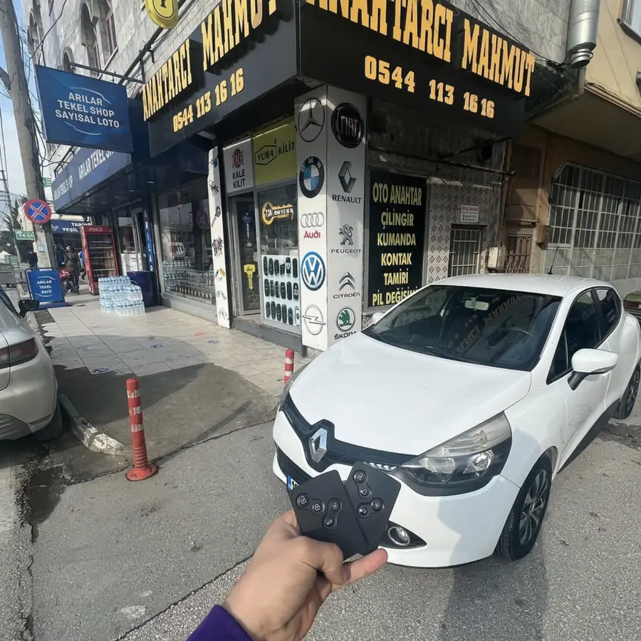 Anahtarcı Mahmut Dükkan Önü